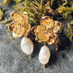 Złote kolczyki  kwiaty z perłą